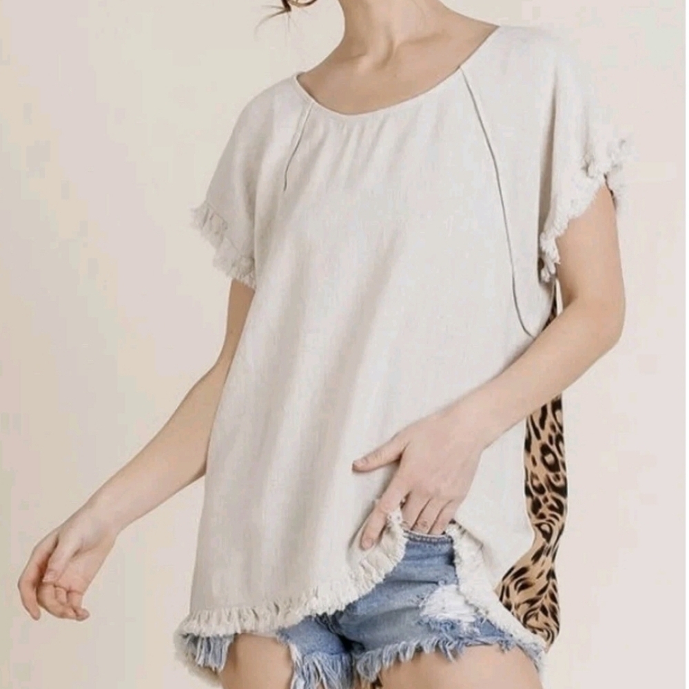 Umgee Women's Cream Fringe Hem Short Sleeve Animal Print Linen Top S